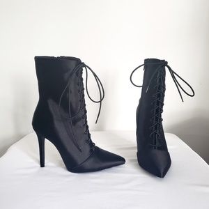 2/20 Black Lace Front Ankle Heeled Boots